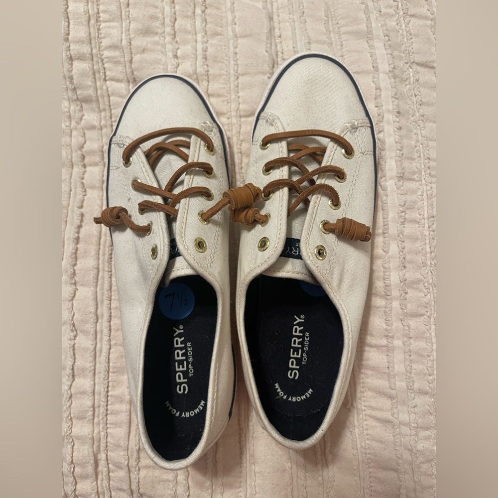 Sperry Crest Vibe